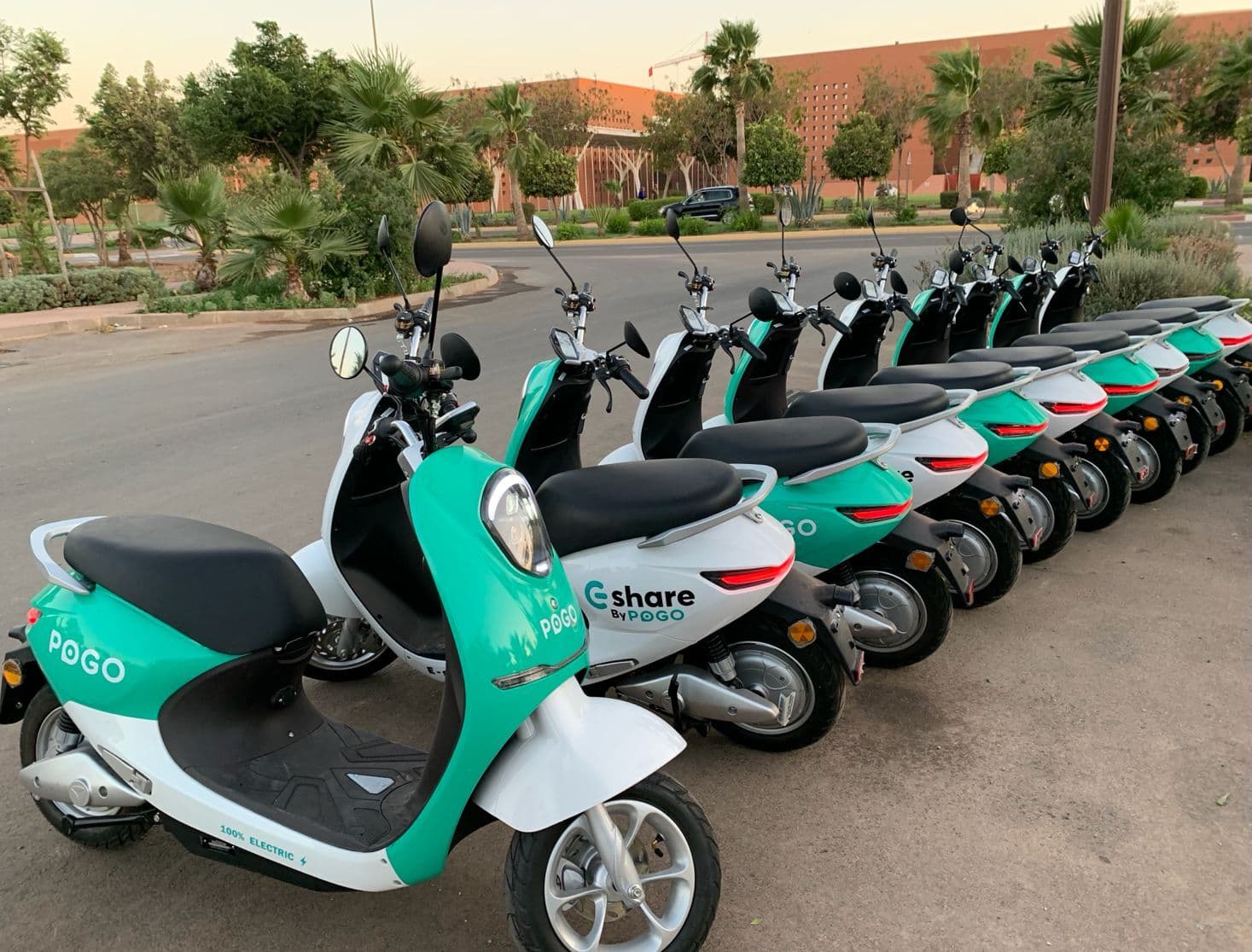 location rent renting scooters motos Slide 2
